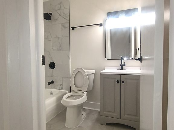 4th image of 715 E 12th St #L