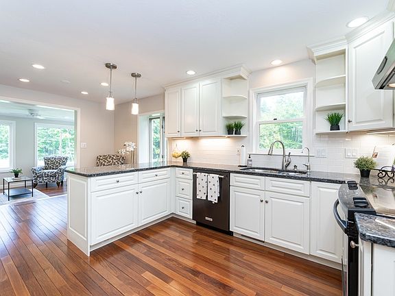 4th image of 15 Atherton Lane #15