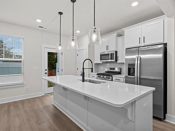 4th image of 506 Harebell Way