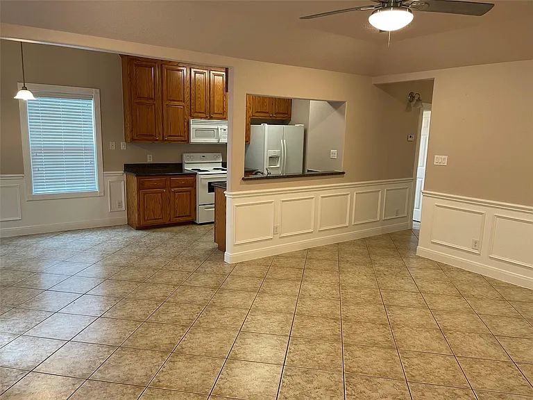 1018 S Booth Ln — Photo 3