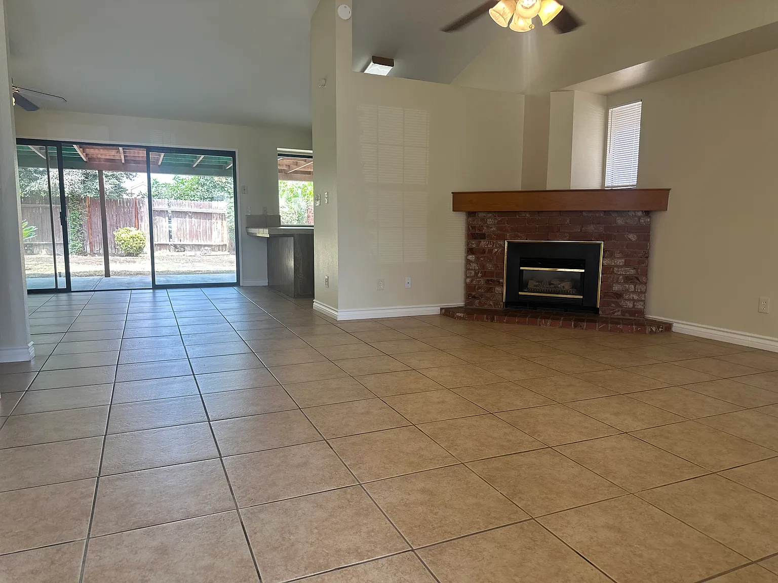 3 bed, 1454 sqft, $2,195 — Photo 4