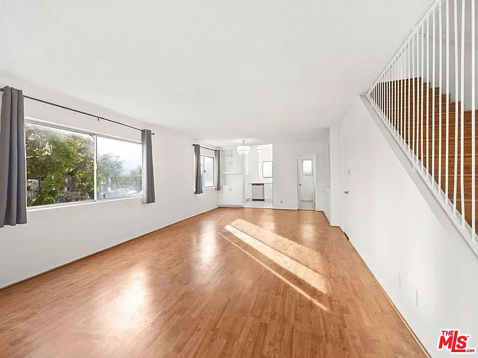 2 bed, 2.5 bath, 1170 sqft, $3,450 — Photo 2