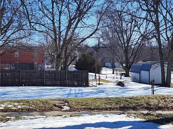 203 S 6th St, Savannah, MO 64485