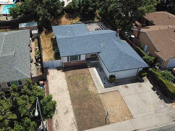 3rd image of 3019 N Francisco Way