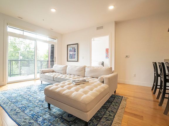 3rd image of 218 W Kingsley St #305