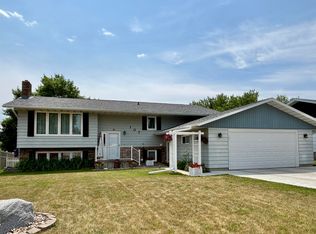 107 10th St NW, Beulah, ND 58523