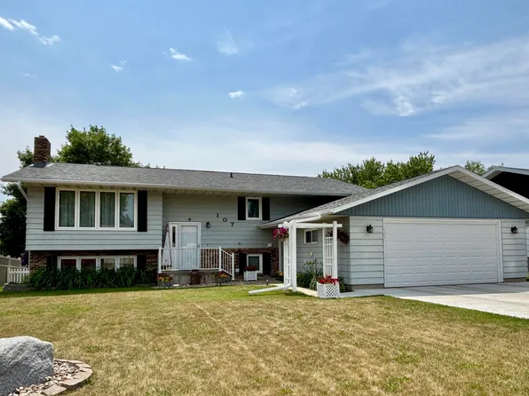107 10th St NW, Beulah, ND 58523