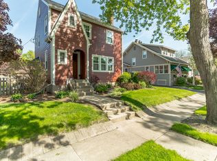 127 McKinley Ave, Geneva, IL 60134