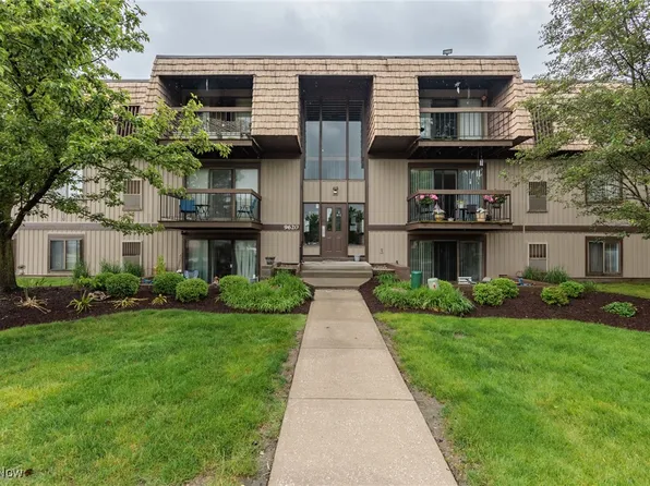 9620 Cove Dr Unit A11, North Royalton, OH 44133