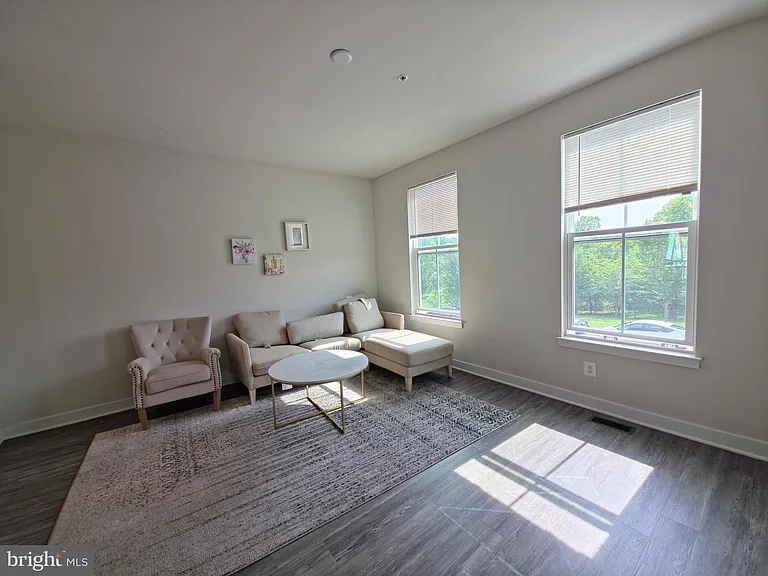 8304 Greenbelt Station Pkwy — Photo 14