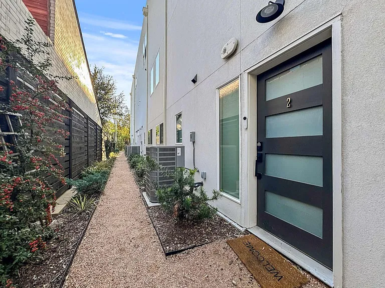 1731 N Fitzhugh Ave #ID1251883P — Photo 33