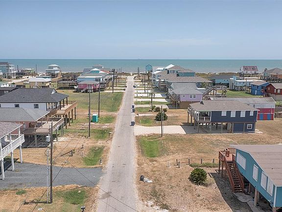 3rd image of 332 Sand Dune Court