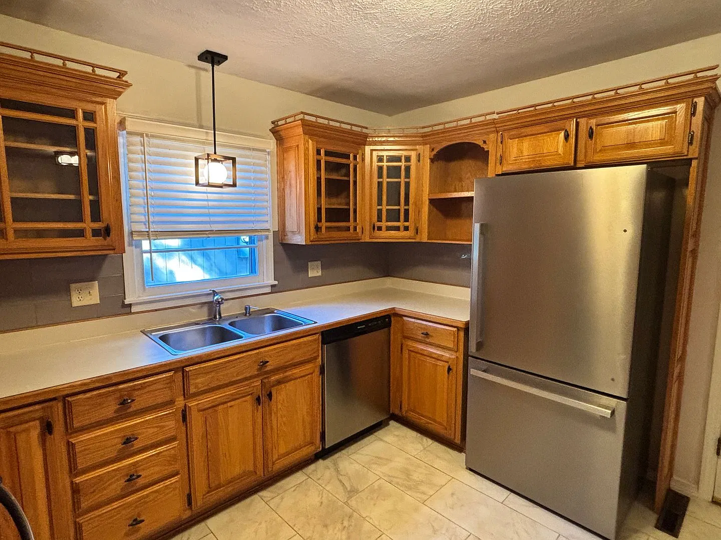 3 Bed 1.5 Bath 2 Car Garage Home available NOW!! — Photo 4
