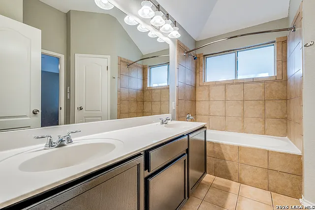 11 Pembroke Ln — Photo 6