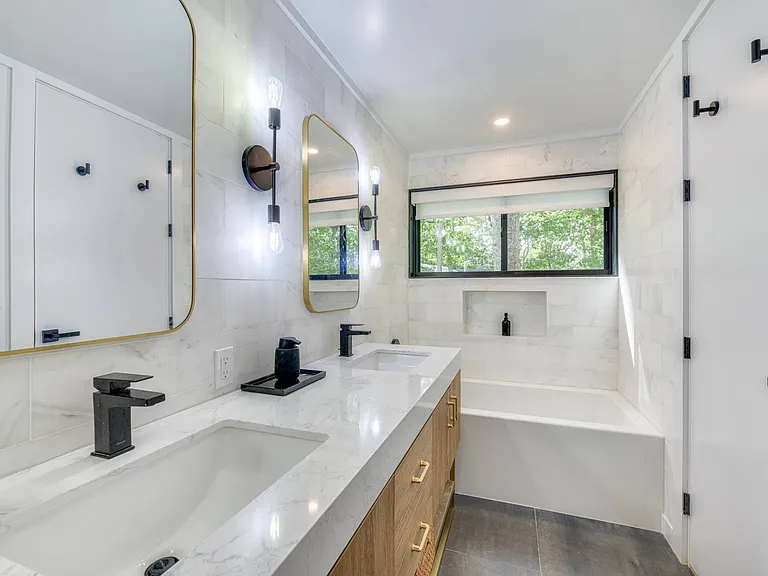 76 Peconic Hills Dr — Photo 8