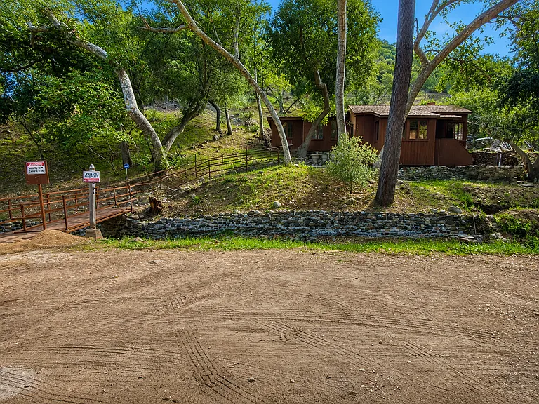 1704 Sycamore Dr — Photo 26