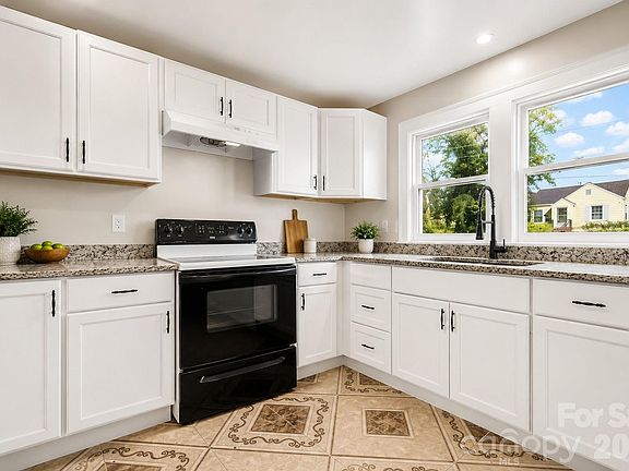 2nd image of 204 22nd Ave NE