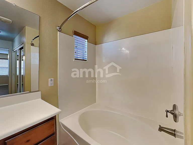 2727 E Bart St — Photo 12