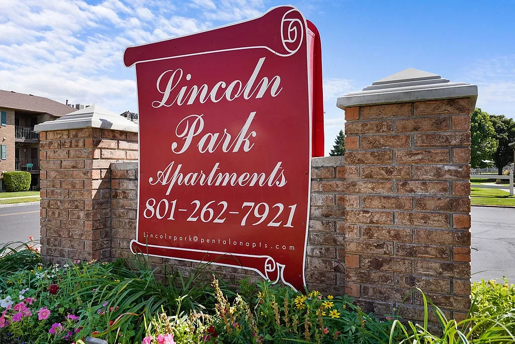Lincoln Park Apartments — Photo 1