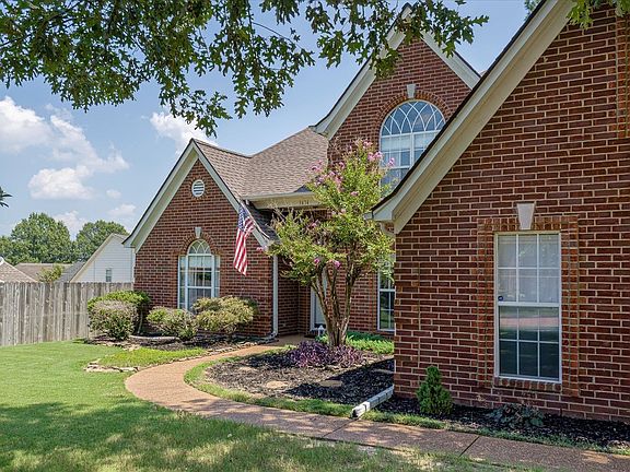3rd image of 3834 Peachtree Cv