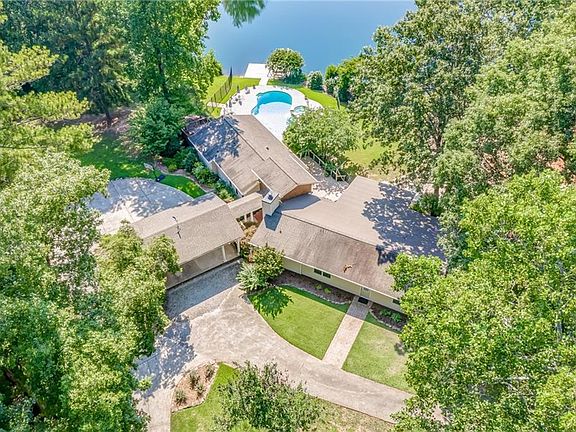 2nd image of 245 Sandy Lake Cir