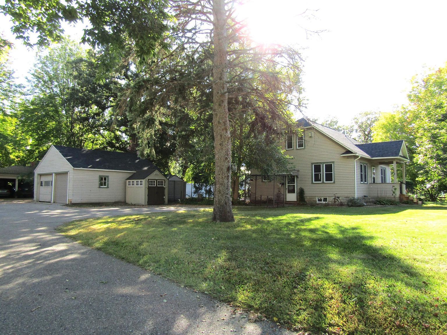 124 Grove Ave, Montevideo, MN 56265 Zillow