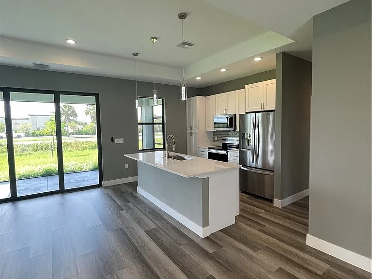 610 Floyd Ave S — Photo 4