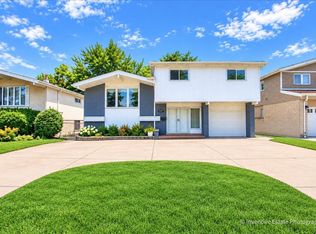 9938 N Huber Ln, Niles, IL 60714