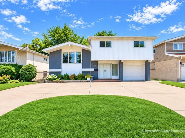 9938 N Huber Ln, Niles, IL 60714