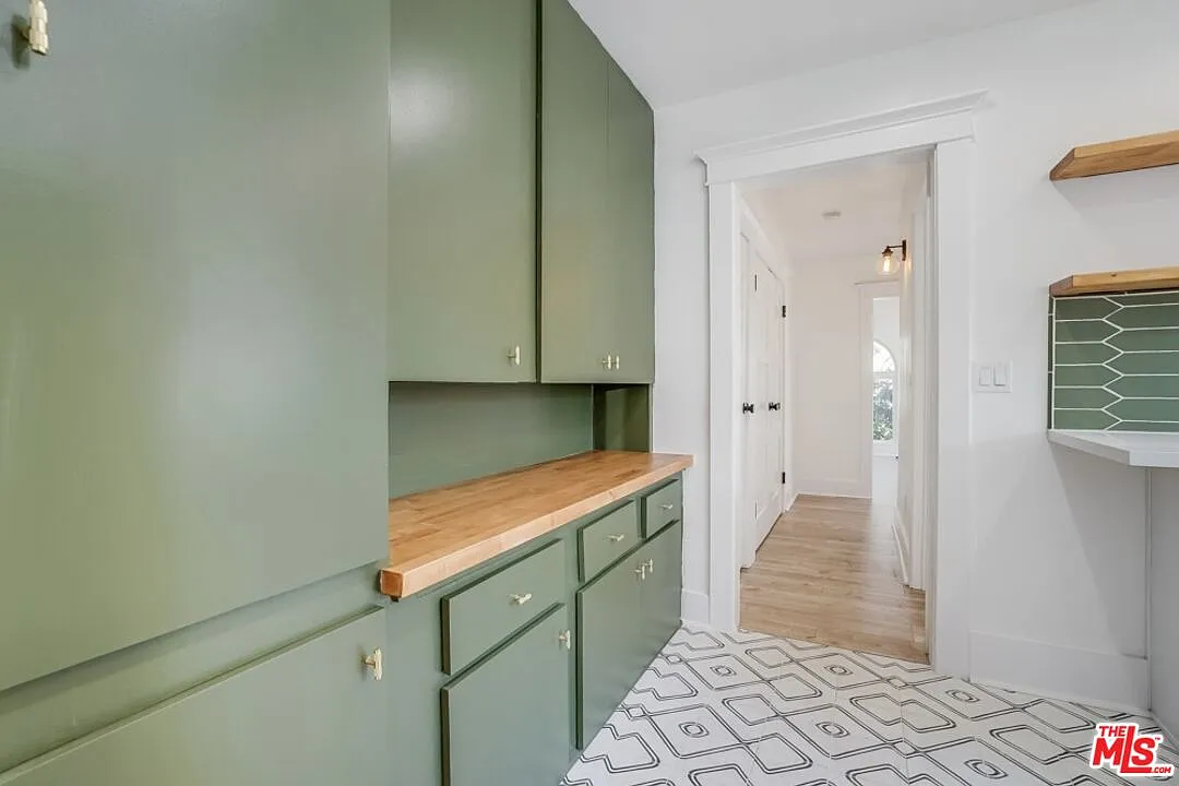 2 bed, 1.0 bath, 900 sqft, $3,750 — Photo 3
