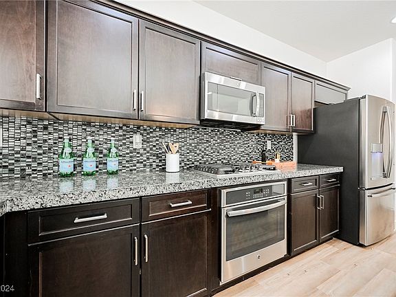 4th image of 6987 Walden Park St