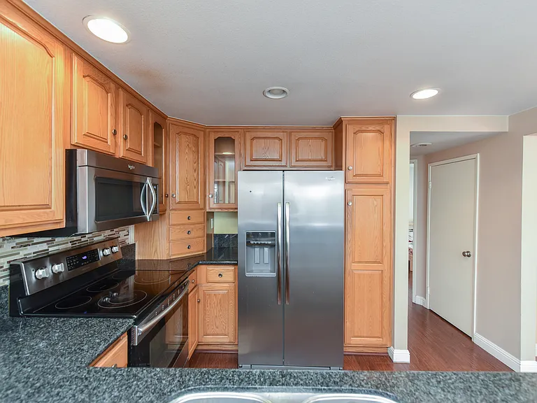 145 Stanford Ct — Photo 4