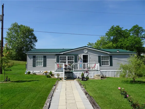 143 Sugar Pine Ln, New Stanton, PA 15672