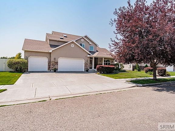 2nd image of 2094 Autumn Ln