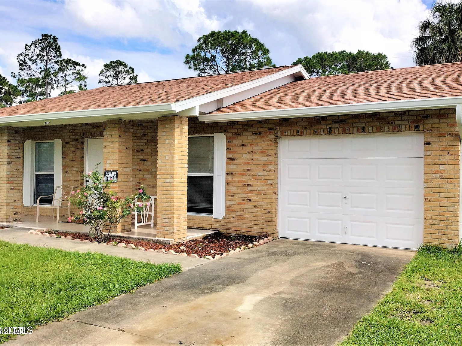 3 bed, 2.0 bath, 1204 sqft, $1,900 — Photo 4