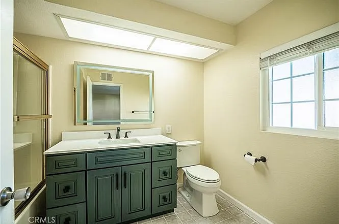 Upstairs bathroom 2