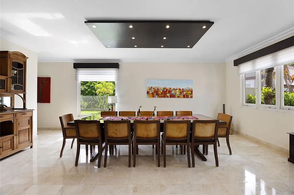 5 bed, 4.5 bath, 4000 sqft, $20,000 — Photo 4