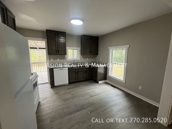 3rd image of 137 Red Oak Dr