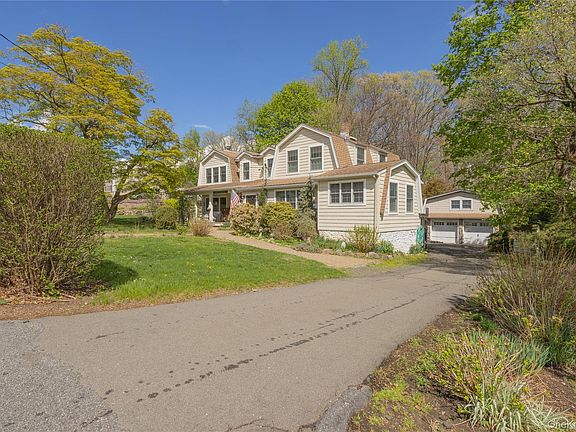2nd image of 302 Laurel Road