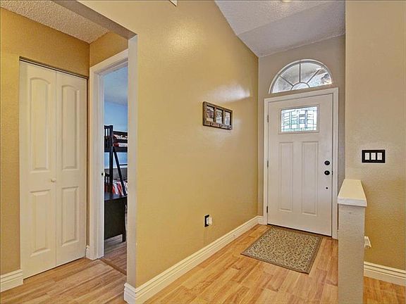 3rd image of 13446 Beechberry Dr