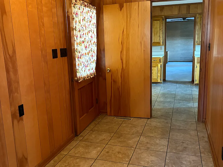 995 Walnut Hill Rd — Photo 8