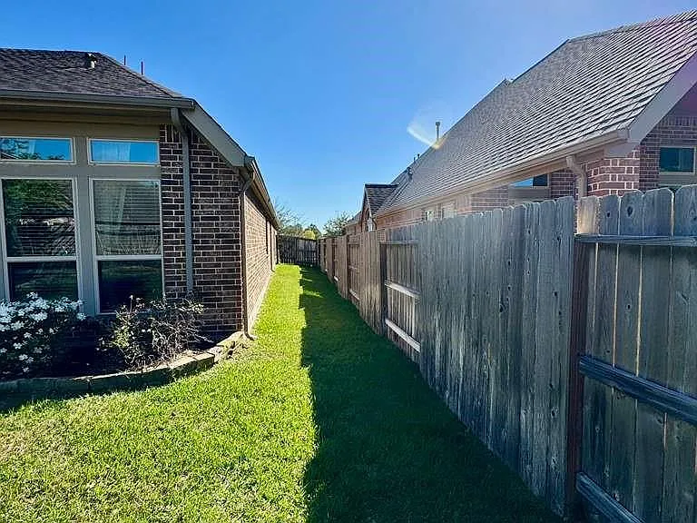 18614 Town Bluff Dr — Photo 24