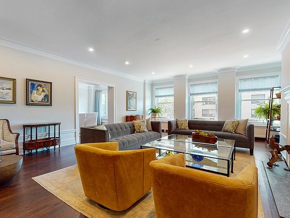 3rd image of 442 W Wellington Ave #3E