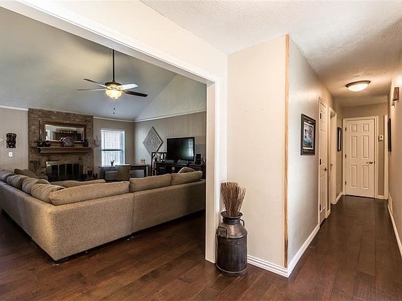 3rd image of 3908 San Luis Ct
