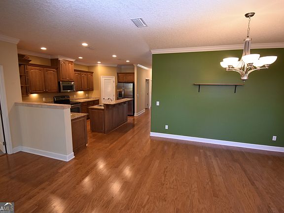 5th image of 102 Miller Dr