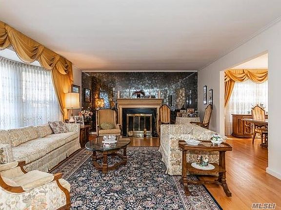 3rd image of 67 Whitehall Blvd