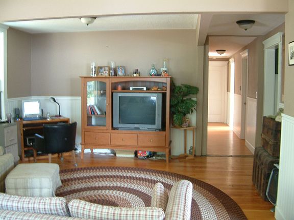 3rd image of 1125 NE 67th Ave