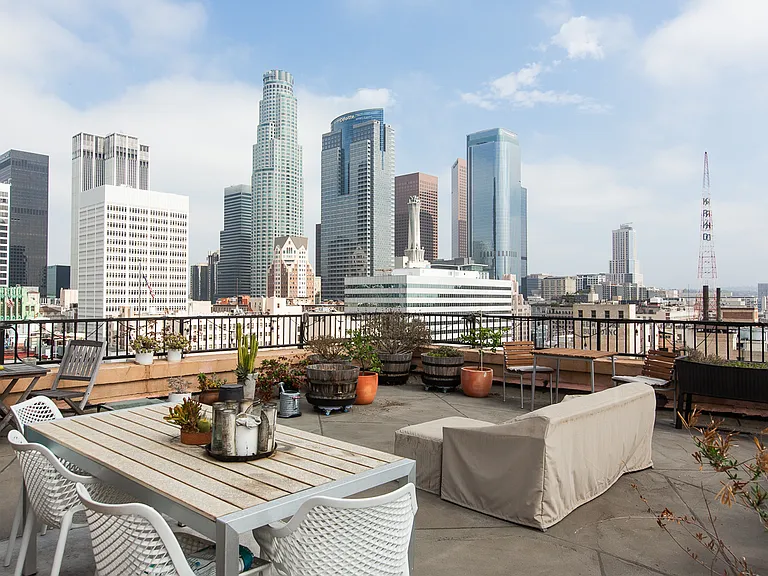 215 W 7th St #1301 — Photo 19