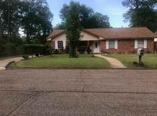 2107 Shamrock Dr, Columbus, MS 39702