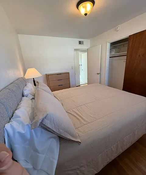 6700 Manila Ave — Photo 16